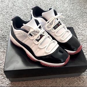 Air jordan 11 retro low (breds)